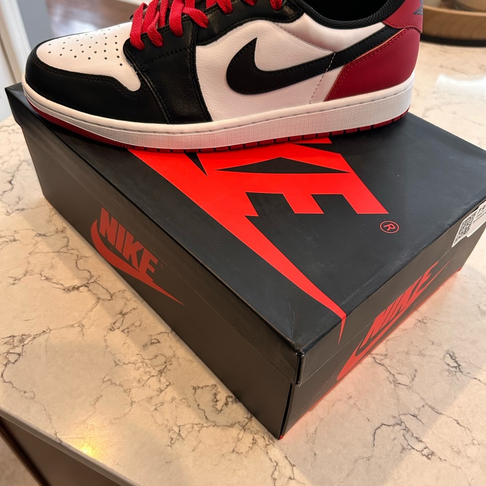 Jordan 1 Retro Low OG— White, Black & Red (Black Toe) - Picture 2 of 6